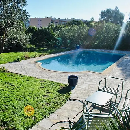 Magnifique De 250m2 Avec Piscine A 5min De Cannes Villa