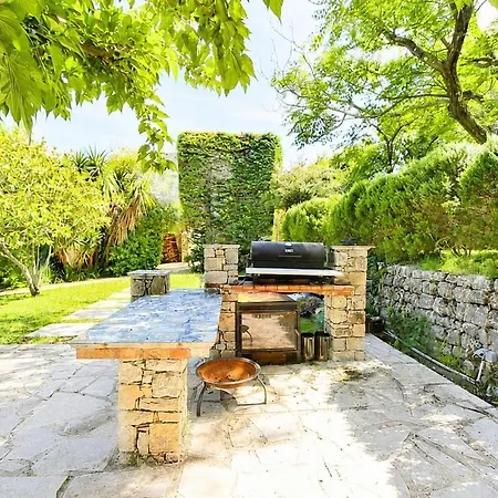 Villa Magnifique De 250m2 Avec Piscine à 5min De Cannes *