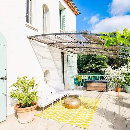 Villa Magnifique De 250m2 Avec Piscine à 5min De Cannes