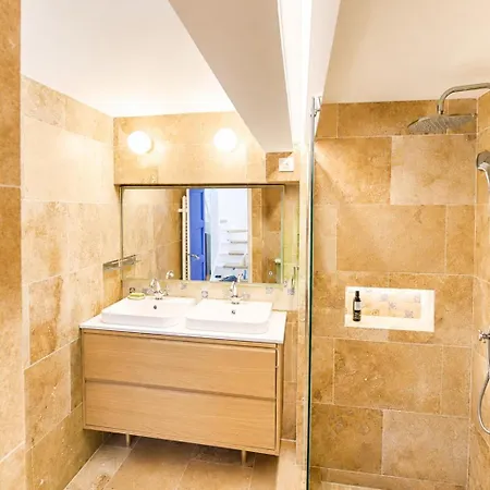 Magnifique De 250m2 Avec Piscine A 5min De Cannes Le Cannet
