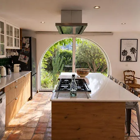Magnifique De 250m2 Avec Piscine à 5min De Cannes Villa