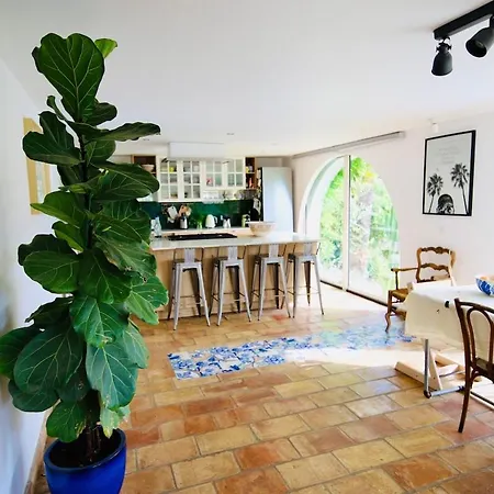 Villa Magnifique De 250m2 Avec Piscine à 5min De Cannes